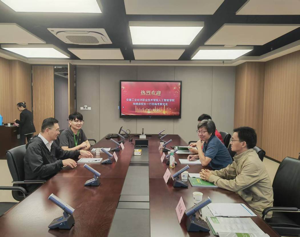 会议室里的人们 AI 生成的内容可能不正确。