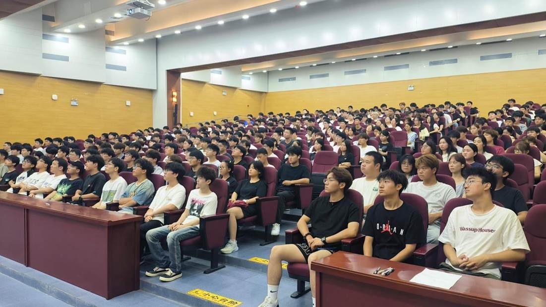 2025级新生入学教育 05